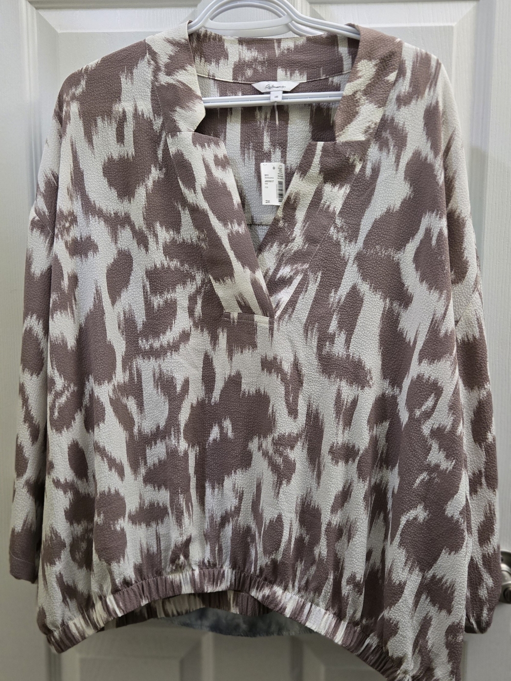 Reitmans Taupe & Cream Patterned V-Neck Blouse